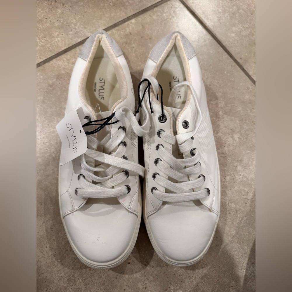 STYLUS White and Silver Casual Sneakers size9 (S-Display)